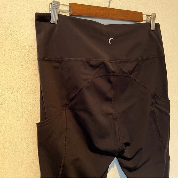 Zyia Active Black Flower Power Luxe Two Pocket Leggings - Picture 5 of 12